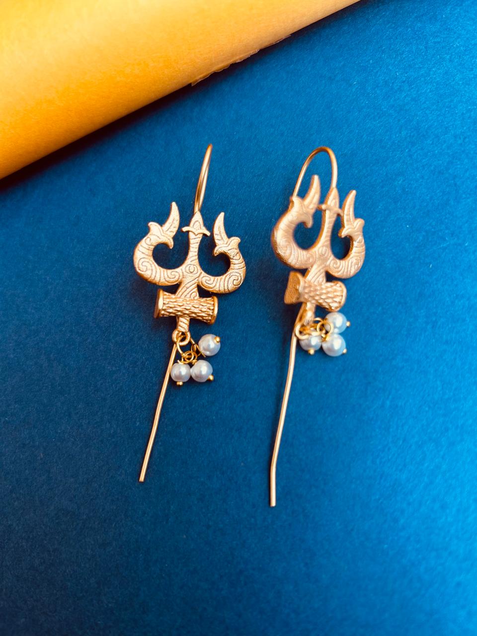 Trishul Pearl Ear Cuff Earring