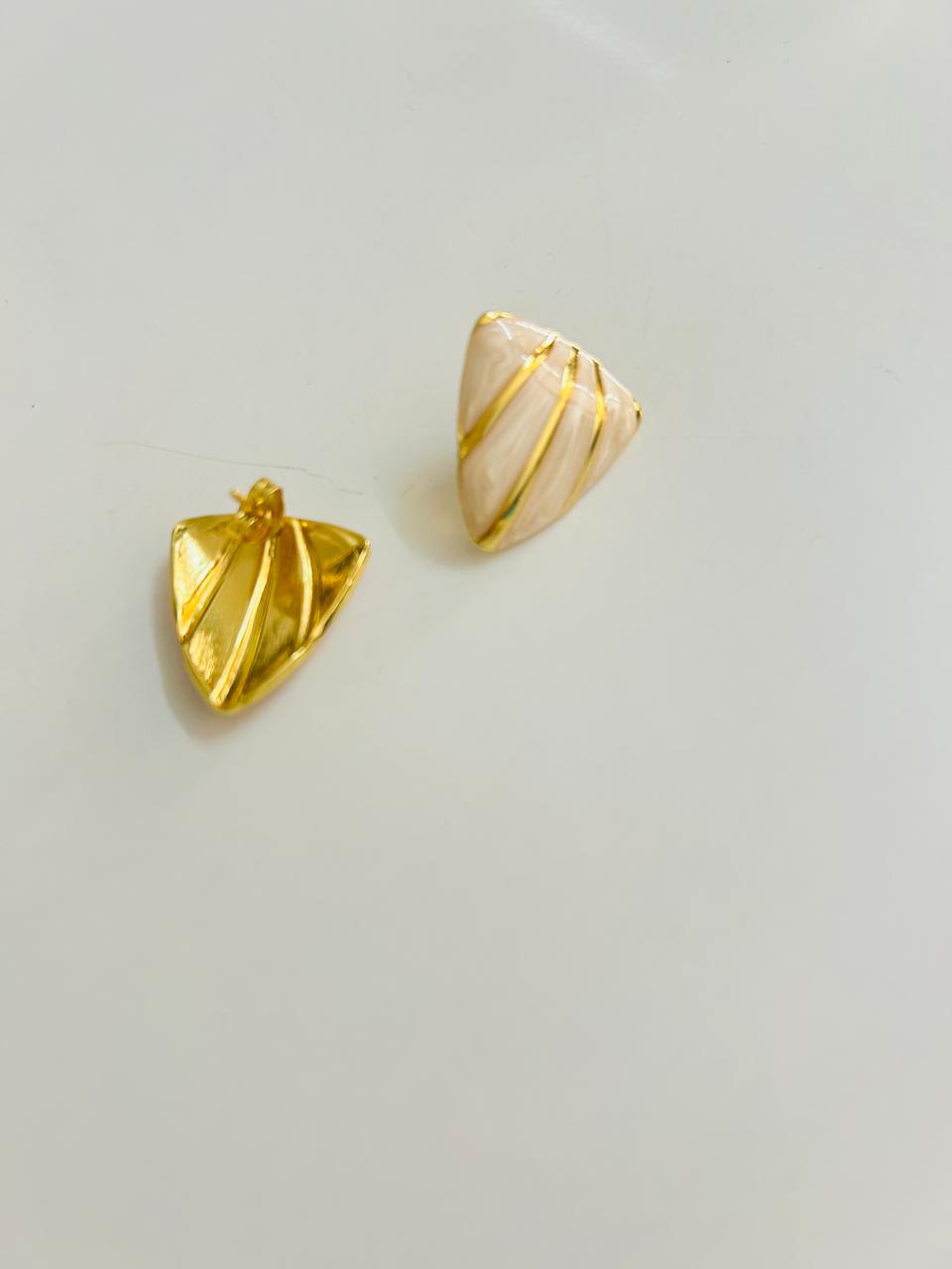 Elegant sculpted shell studs designed to elevate everyday looks—from brunch dates to festive dinners.